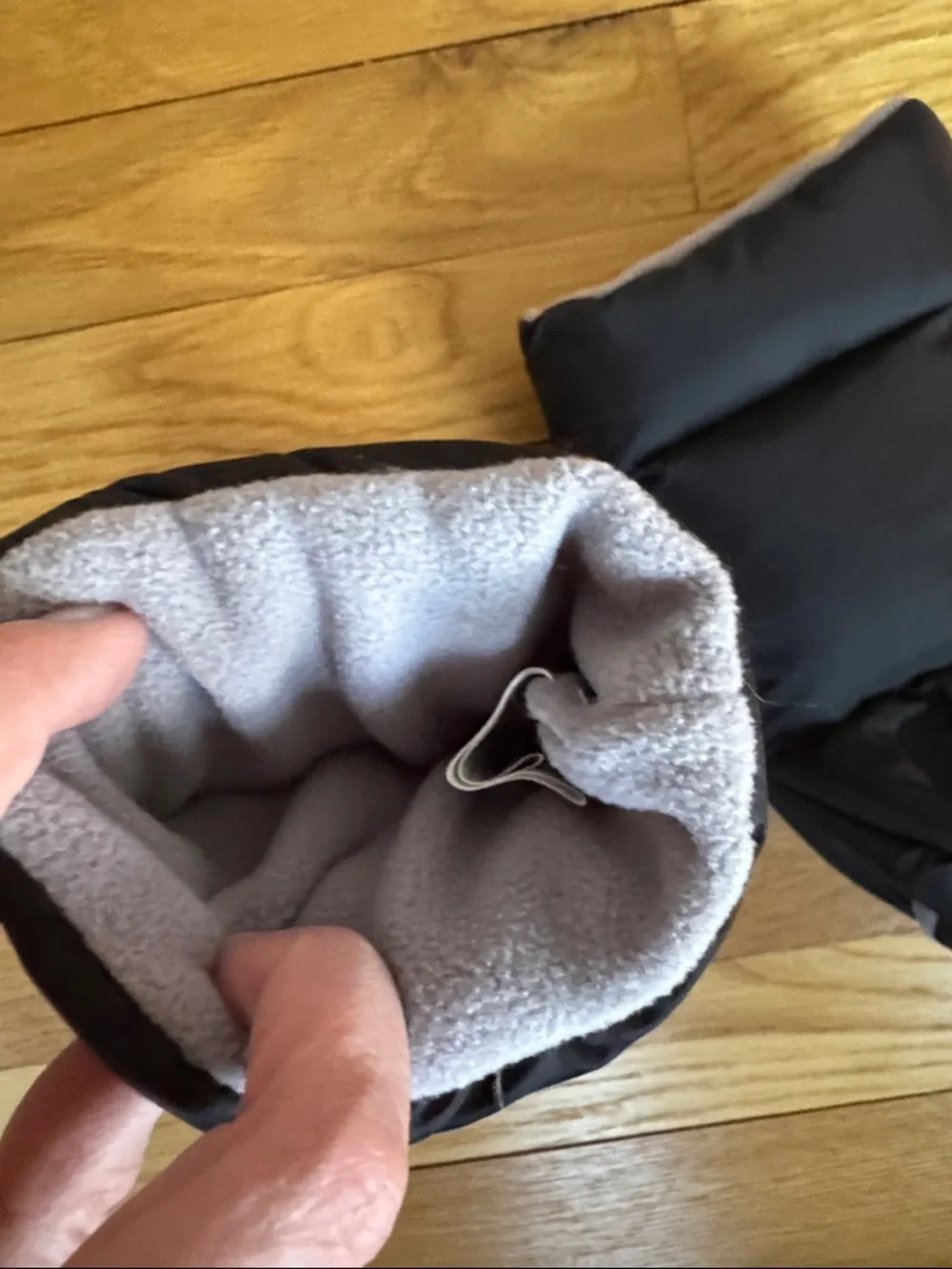 7 A.M. Kids Black Scooter WarmMuff Mittens - Picture 6 of 8